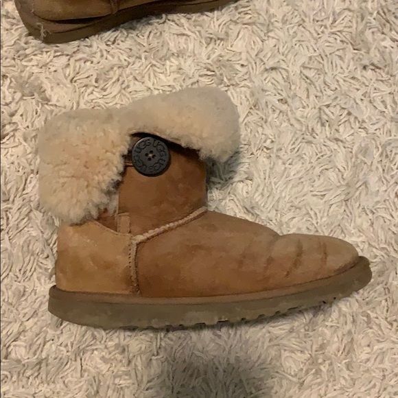 UGG bailey button boots - Picture 4 of 4